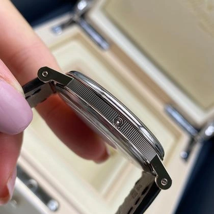 Breguet Classique Phase de Lune - Vue couronne