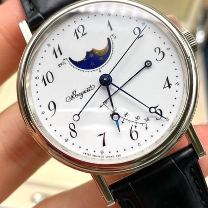 Breguet Classique Phase de Lune - Vue détaillée