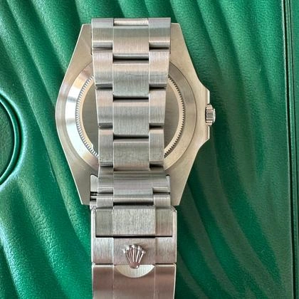 Rolex Explorer II 42 - Vue couronne
