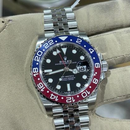 Rolex GMT-Master II 'Pepsi' - Vue couronne