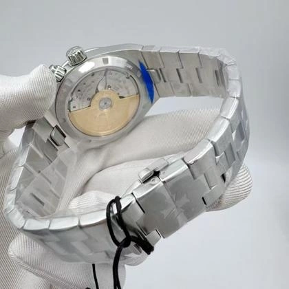 Vacheron Constantin Overseas Dual Time - Vue boîtier