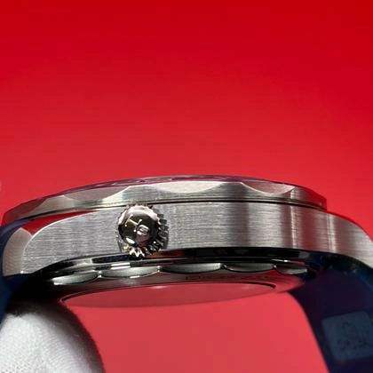 Omega Seamaster Diver 300M - Vue couronne