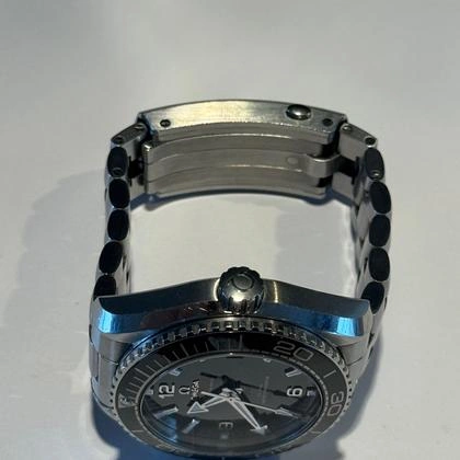 Omega Seamaster Planet Ocean 600M - Vue bracelet