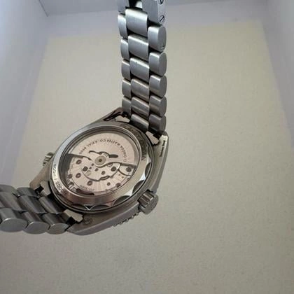 Omega Seamaster Planet Ocean 600M - Vue avec emballage
