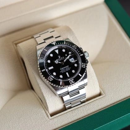 Rolex Submariner Date - Vue de profil