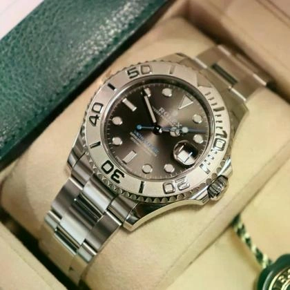 Rolex Yacht-Master 37 - Vue couronne